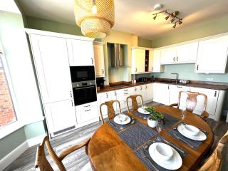 Smugglers - Sea Front - Parking - Sea Views - Balcony - 2 luxury kingsize beds - Saltburn-by-the-Sea - 7