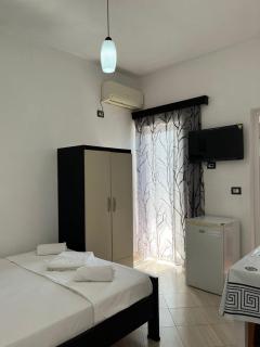 Near beach Rooms - Sarandë - 8