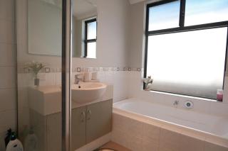 Perth Airport Stay 5BR House with 6 Beds &Parking - Perth - 2