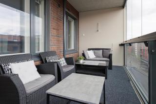 Spacious 2BR Apt with Sauna & Private Balcony with Lake View - 6