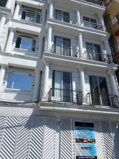 1 BR Baithak Stays Luxury Apt Beside Falettis - Murree - 1
