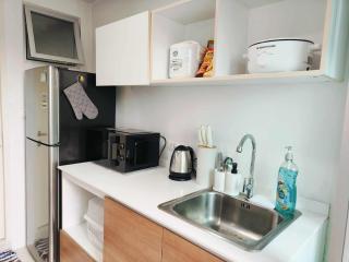 Place to stay near airport rail link - 7