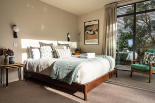 Modern Mid-Century Retreat - Dunedin - 1