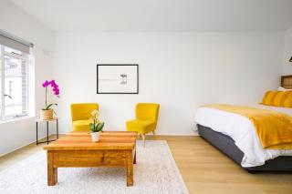 Sunny Studio with Ocean Views and Free Parking in Green Point - 9