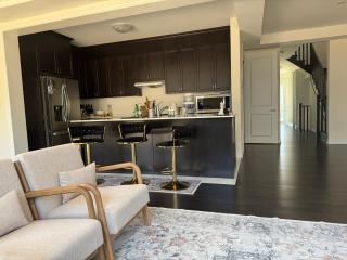 Cozy 2 bedrooms with private washroom - Erin - 7
