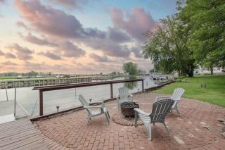 Waterfront Home with Dock Sleeps 8 - - 6