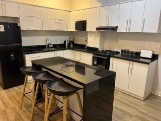 Departamento nuevo, lujoso y espacioso - 9