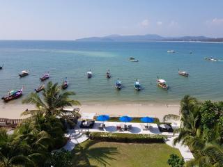 Bright beachfront retreat in Bang Tao - Ban Lum Fuang - 1