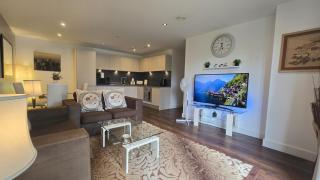 Elegant 2BD & 2BA City Centre Luxury with Lake View - Manchester - 1