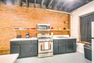 Walk to River and Shops Downtown Hannibal Loft - 6