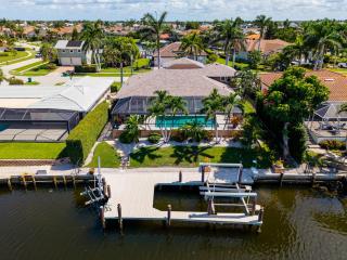 Stay & Play Waterfront 3 Bed on Marco Island - 8