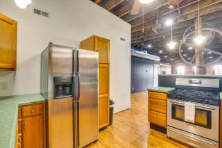 Deck and River View Loft in Downtown Hannibal - 4