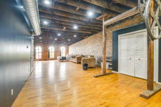 Deck and River View Loft in Downtown Hannibal - Hannibal - 2