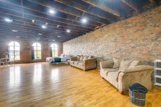 Deck and River View Loft in Downtown Hannibal - Hannibal - 1
