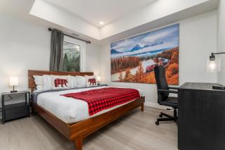 1200 sq2 unit with 3 Br 2 Ba and 7 Beds, Pool, Hot Tub and Firepit - 3