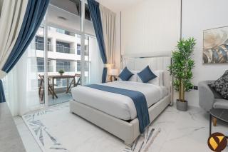 Vogue Vacation Homes, Arjan Opalz by Danube near Science Park, Studio Apartment with Balcony and Vibrant Community View, Access to all Amenities - 1
