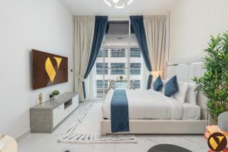 Vogue Vacation Homes, Arjan Opalz by Danube near Science Park, Studio Apartment with Balcony and Vibrant Community View, Access to all Amenities - 9