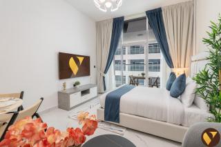 Vogue Vacation Homes, Arjan Opalz by Danube near Science Park, Studio Apartment with Balcony and Vibrant Community View, Access to all Amenities - 2
