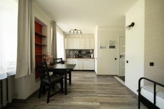 Cozy Park-View Studio Apartment with Free Parking - 3
