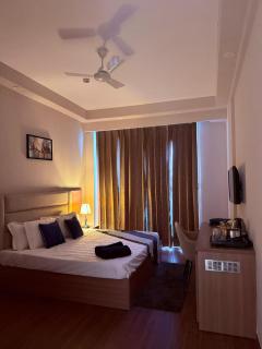 Nirvana by Urban Retreat Suite Near Expo Mart - Greater Noida - 9
