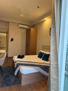 Nirvana by Urban Retreat Suite Near Expo Mart - Greater Noida - 1