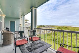 Walk to Beach Condo with Bay View in Galveston - 0