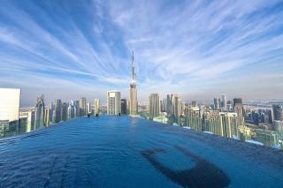 Luxury 49th Floor 2BR Corner Apt with Burj Khalifa View and Infinity Pool Access - 6