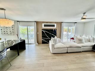 Aylees Siesta Key Beach House-360 steps from beach-Saltwater Pool-Pet Friendly - Siesta Key - 2