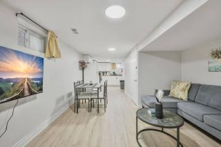 Comfy 2BR Apt near Beach and Downtown Free Parking - Oshawa - 0