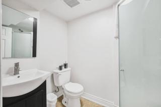 Comfy 2BR Apt near Beach and Downtown Free Parking - Oshawa - 9