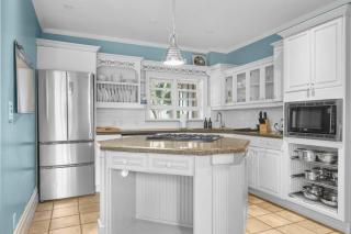 Mins to Beach Downtown 5BR w Pool Patio and BBQ - 8