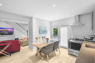 2BR Downtown Retreat Mins to Beach BBQ and Firepit - Cobourg - 9
