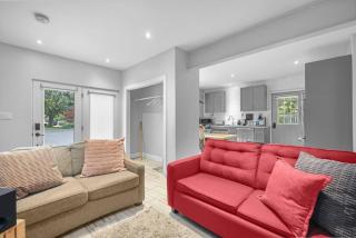 2BR Downtown Retreat Mins to Beach BBQ and Firepit - Cobourg - 1