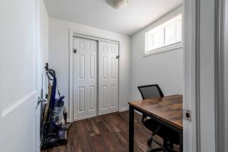 Cozy 2BR Apt near Downtown Free Parking and Wi Fi - 6