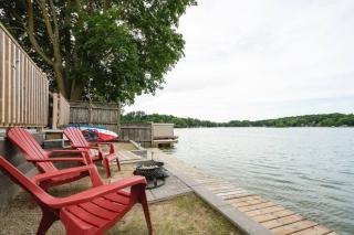 Scenic Waterfront Cottage Retreat with Firepit and BBQ - 0