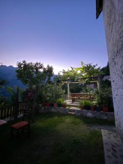 Marash Rrgalla Guesthouse - Theth - 9