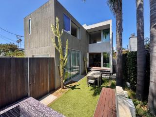 Venice Walk Street Retreat Jacuzzi and Lemon Tree - 8
