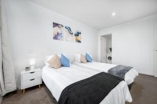 Stylish Apt Cosy Warm Pool CBD - 2