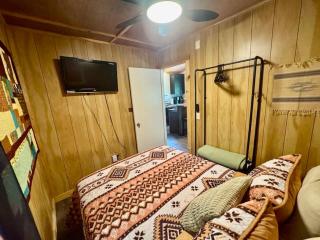 Holler Cabin and Camp - 3