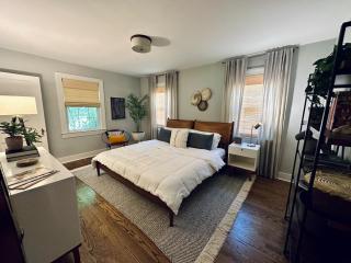 The Knoxville Nest Cozy 3BR Retreat w Fireplace - 5