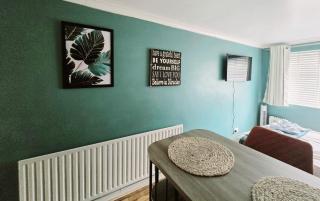 Twenty-One Retreat Surrounded by open landscapes - 9