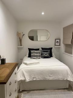 Fully furnished 2 bedroom apartment in central location - 7