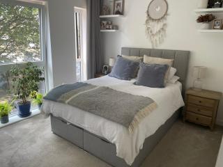 Fully furnished 2 bedroom apartment in central location - 0