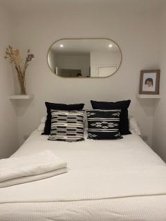 Fully furnished 2 bedroom apartment in central location - 6