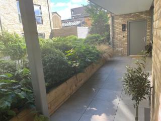 Fully furnished 2 bedroom apartment in central location - 3