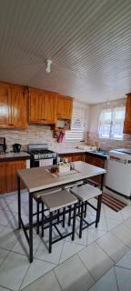 So-neez Top floor apt - Christ Church - 9