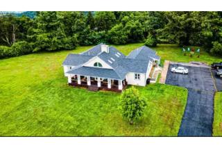 Sprawling 9 BR Mountaintop Oasis with BlueRidge Views - 7