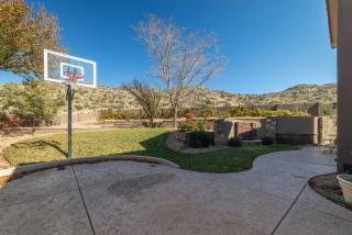 Majestic Mountain Escape-hike trails from backyard - 2
