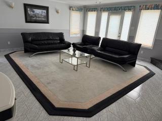 Spacious, Peaceful & Perfectly Located - 4BR,3BA - London - 9