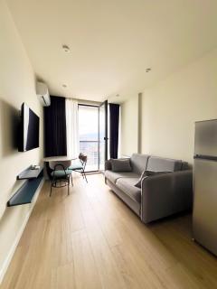 Солнечная квартира с отдельной спальней и панорамным видом на горы Next Apartments - Batumi - 7